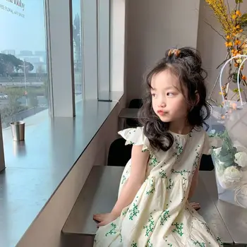 Платье для девочек в корейском стиле, без рукавов, мода 2023, Летнее платье принцессы, Маленькое свежее милое платье с круглым вырезом и цветочным рисунком до середины икры